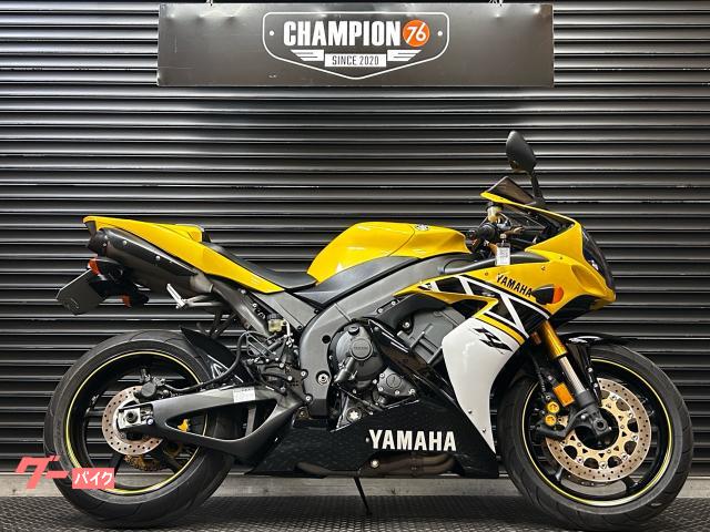 ＹＺＦ−Ｒ１　ＢａｂｙＦａｃｅ製バックステップ　ＭＲＡ製スクリーン　左右社外レバー　シングルシートカウル　赤キー付属