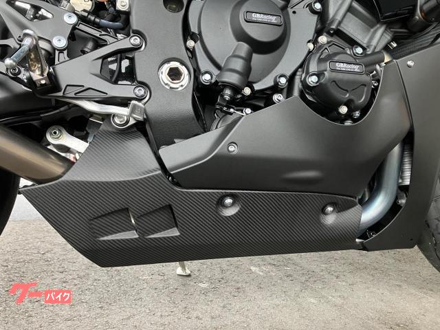 ヤマハ YZF－R1 アクラポビッチマフラー カーボンパーツ多数