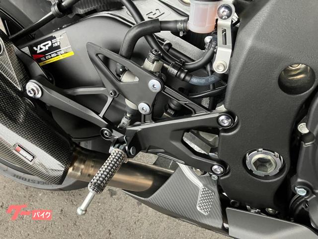 ヤマハ YZF－R1 アクラポビッチマフラー カーボンパーツ多数