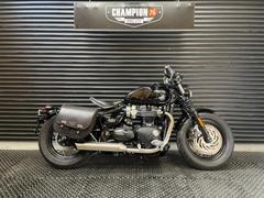 ＴＲＩＵＭＰＨ　ボンネビル　ボバー　純正ＯＰサドルバッグ　エンジンガード　バーエンドミラー　フォアコン　ヘルメットロック　ＥＴＣ２．０