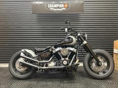 ＨＡＲＬＥＹ−ＤＡＶＩＤＳＯＮ　ＦＬＳＬ　ソフテイルスリム　オールペン　サイドナンバー　ＲＳＤパーツ多数　リックスモーターサイクルリアフェンダー／シート　ＥＴＣ