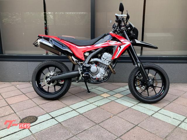 ＣＲＦ２５０Ｍ　マルケジーニアルミニウムホイール　モリワキマフラー　スパイラルシート　ジータ部品多数　ＵＳＢ２ポート　ＥＴＣ２．０
