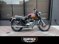 ＴＲＩＵＭＰＨ　Ｔ１４０ボンネビル　ＬＵＣＡＳヘッドライト　ＬＵＣＡＳスイッチボックス　キックスタート　ブレンボキャリパー