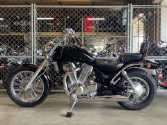 スズキ　イントルーダー１４００　逆輸入車　油空冷Ｖ型２気筒ＳＯＨＣ３バルブエンジン　Ｎ１６２Ｂ