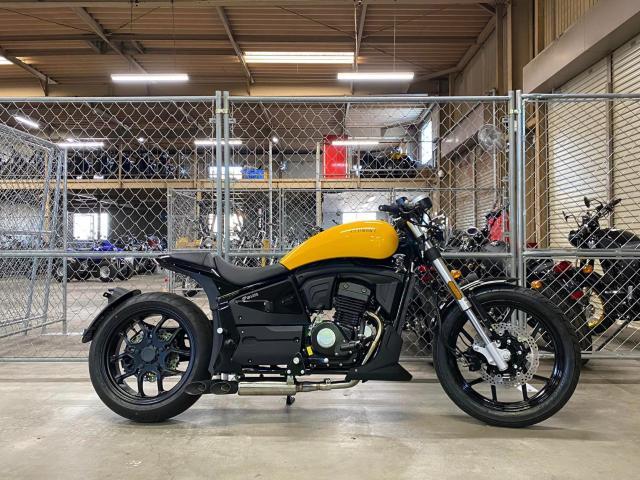 LEONART パイルダー125 正規取扱新車 水冷2気筒エンジン