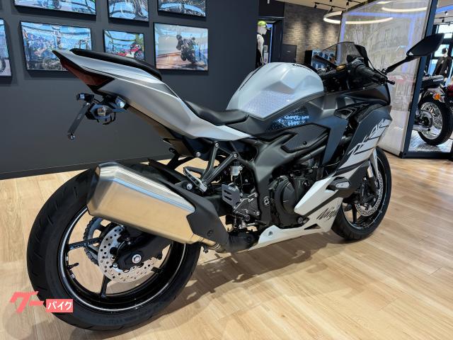 カワサキ Ninja ZX－4R SE 2025年モデル バック