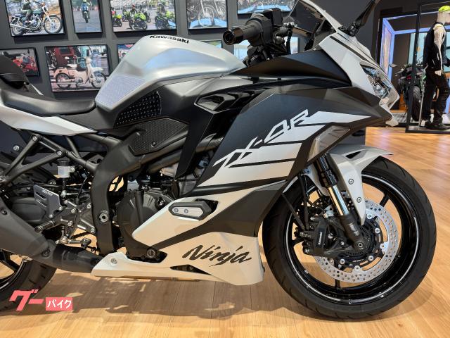 カワサキ Ninja ZX－4R SE 2025年モデル バック