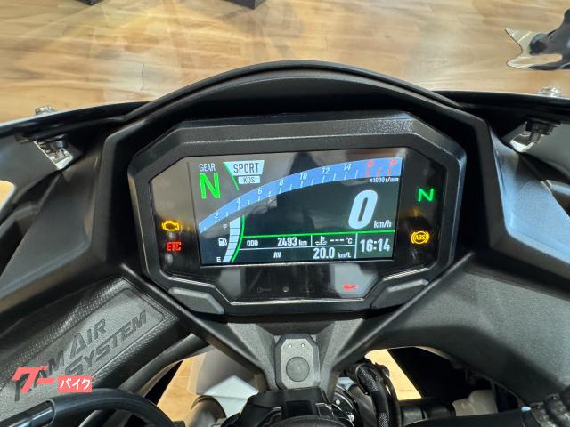 カワサキ Ninja ZX-4R SE 2025年モデル バック カワサキ Ninja ZX-4R SE 2025年モデル バック