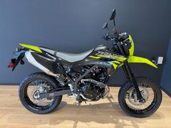 カワサキ　ＫＬＸ２３０ＳＭ　２０２６年モデル　ネオングリーン・エボニー　ＡＢＳ