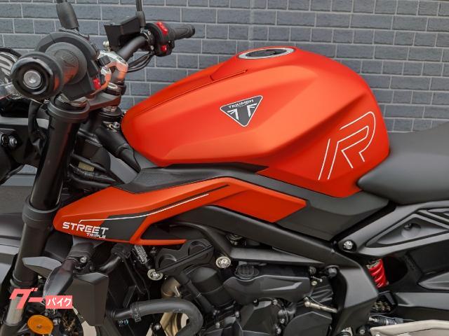 TRIUMPH ストリートトリプル765R ローダウンキット装備