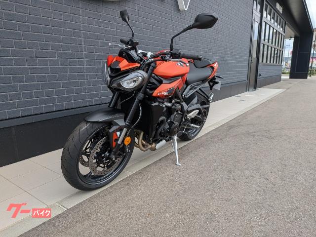 TRIUMPH ストリートトリプル765R ローダウンキット装備