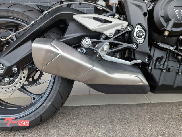 TRIUMPH ストリートトリプル765R ローダウンキット装備