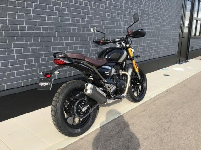 スクランブラー400X 登録済未使用車