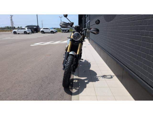 スクランブラー1200XE 新車在庫車 純正アクセサリー半額（税込み11万円以上）