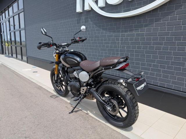 スクランブラー400X 登録済未使用車