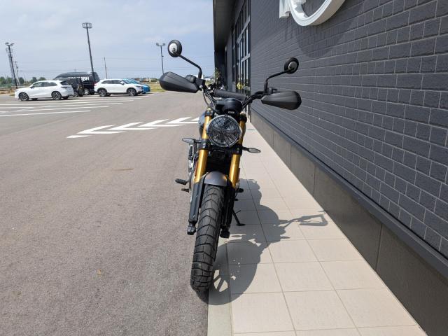 スクランブラー400X 登録済未使用車