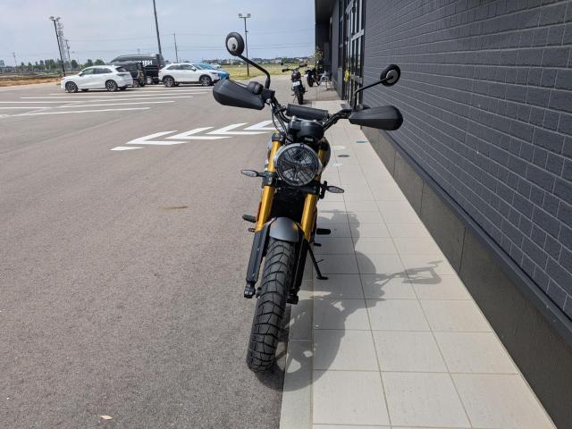 スクランブラー400X 登録済未使用車