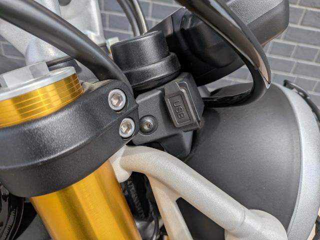 スクランブラー400X 登録済未使用車