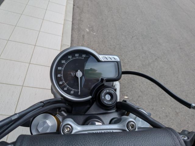 スクランブラー400X 登録済未使用車
