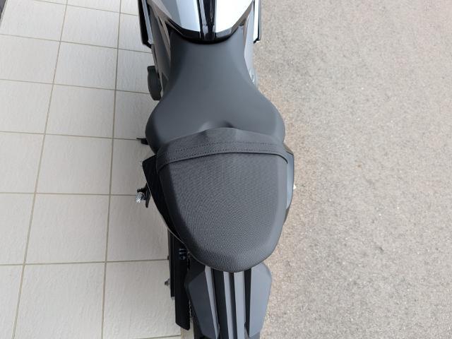 デイトナ660 純正クイックシフター装備 登録済未使用車