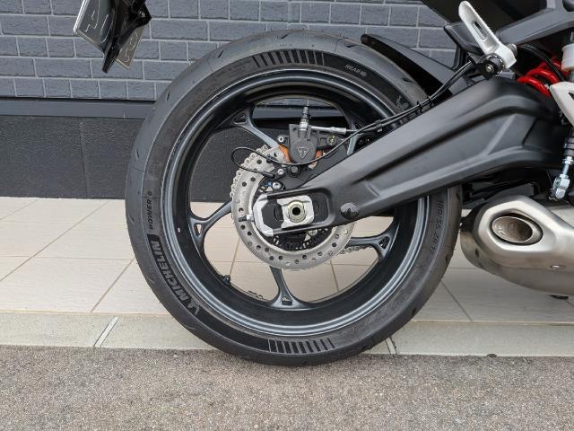 デイトナ660 純正クイックシフター装備 登録済未使用車
