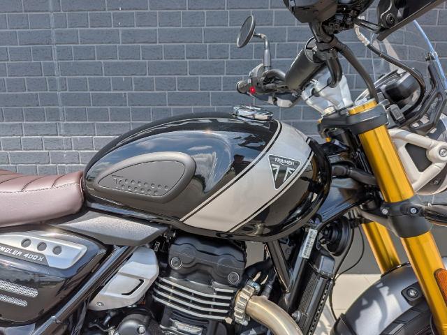スクランブラー400X 純正スクリーンスクリーン トップボックス装備