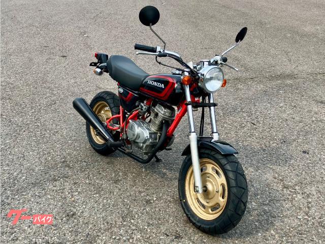 [松本]HONDAエイプタイプD バイクタンク 黒 赤 キャップ鍵付き 松本]HONDAエイプタイプD バイクタンク 黒 赤 キャップ鍵付き 松本