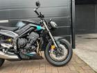 ストリートトリプルRS 未走行車