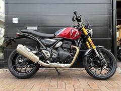 ＴＲＩＵＭＰＨ　スピード４００