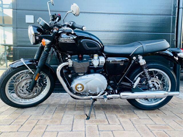ボンネビルT120 正規ディーラー車 ABS JETBLACK