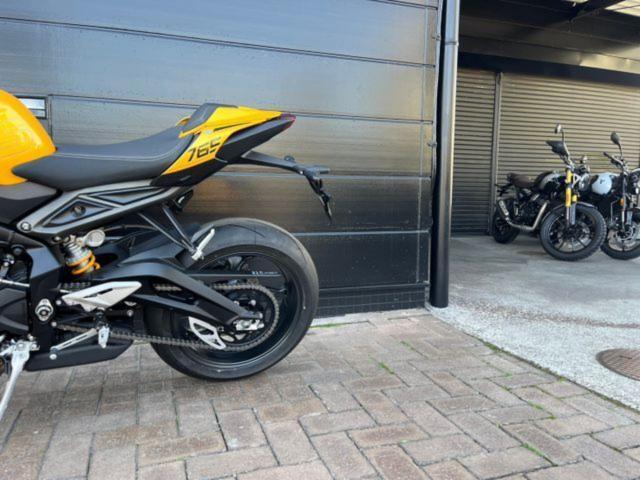 ストリートトリプル765RS