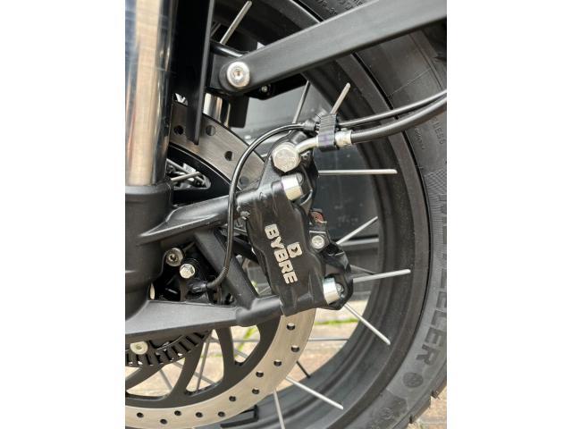 スクランブラー400XC