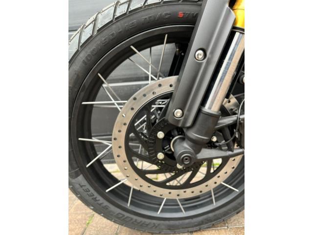 スクランブラー400XC