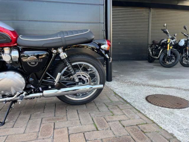 ボンネビルT120