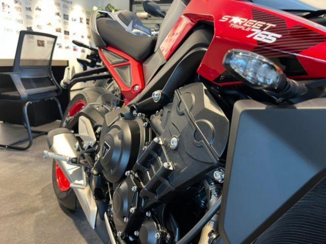 ストリートトリプル765RX