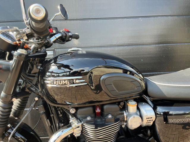 ボンネビルT120