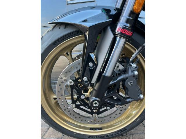 トライデント800