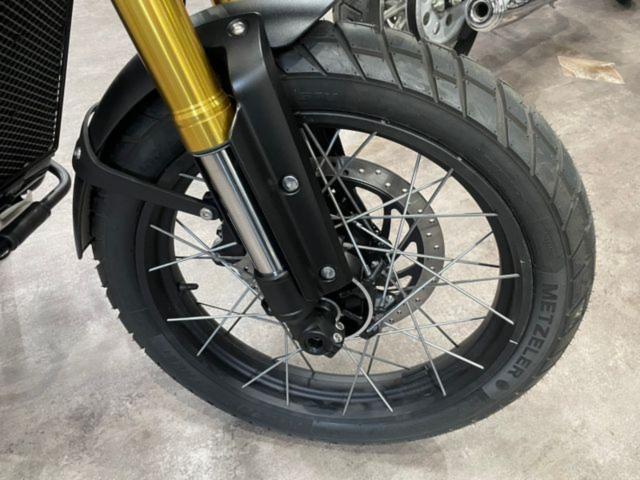 スクランブラー400XC