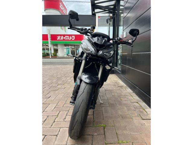 ストリートトリプルRS 未走行車