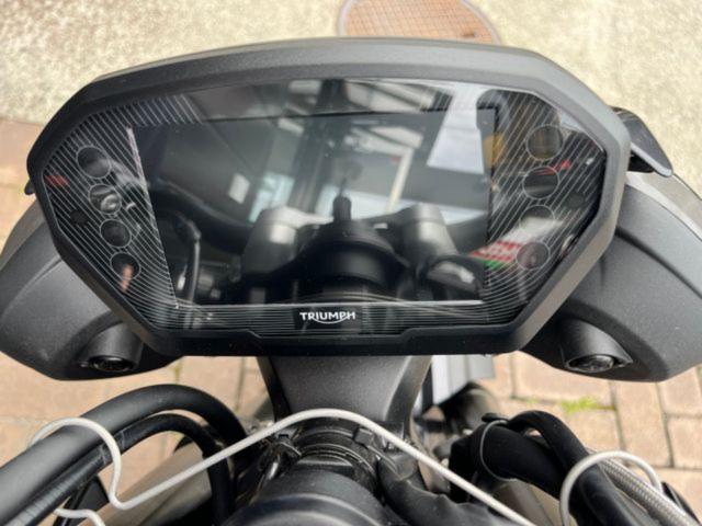 ストリートトリプルRS 未走行車