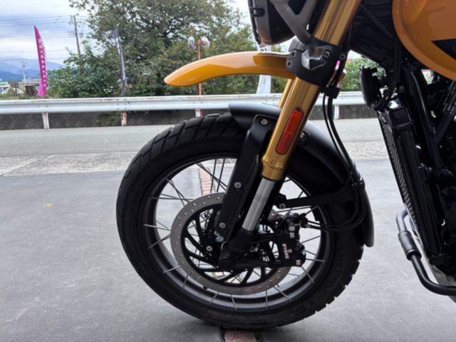 スクランブラー400XC