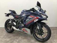 カワサキ　Ｎｉｎｊａ　ＺＸ−２５Ｒ　ＳＥ　２０２２年モデル　クイックシフター　フレームスライダー　メタリックマットトワイライトブルー