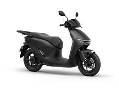 ホンダ　ＣＵＶ　ｅ：　電動スクーター　ＥＶ　原付二種　７．０インチＴＦＴフルカラー液晶メーター　マットガンパウダーブラックメタリック