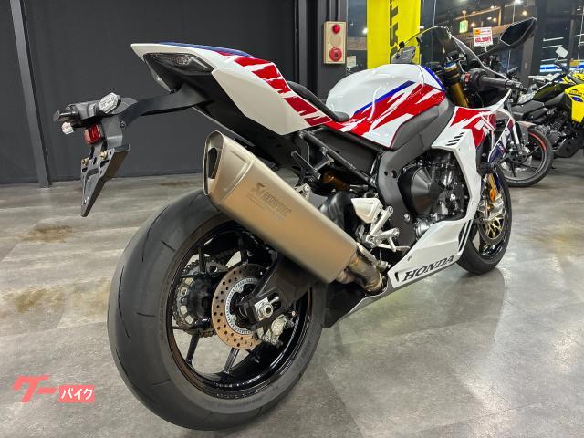 Honda CBR1000RR-R SP 30 ETC USB 2022 — миниатюра 3