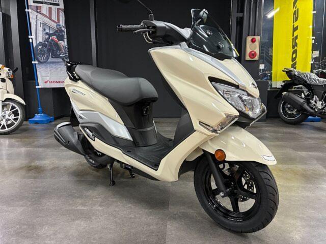スズキ バーグマンストリート125EX 2025年モデル USB電源