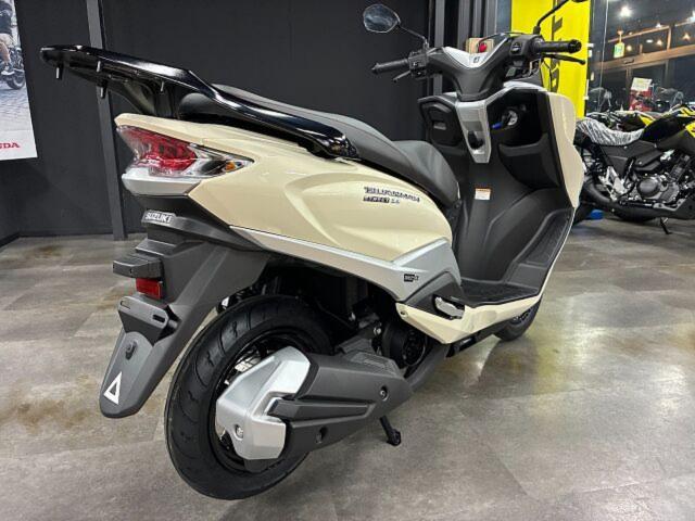 スズキ バーグマンストリート125EX 2025年モデル USB電源