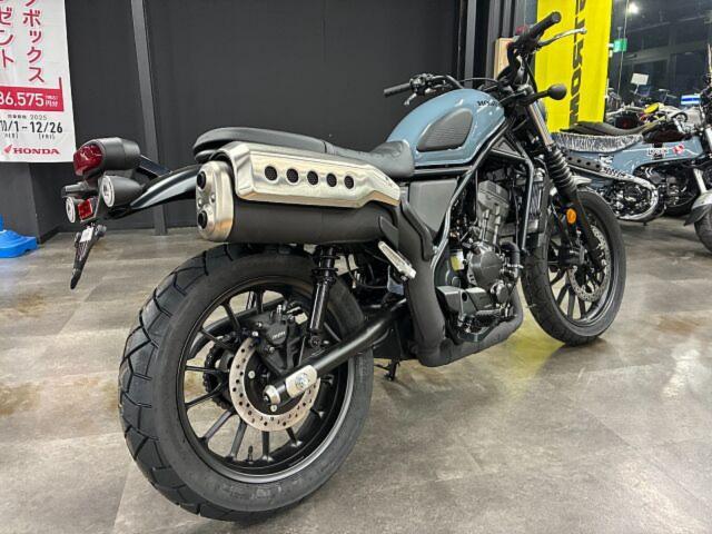 ホンダ CL250 2025年モデル 新設計シート 新形状フットペグ