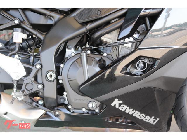 カワサキ Ninja ZX－25R ABS ノーマル ブラック フロント