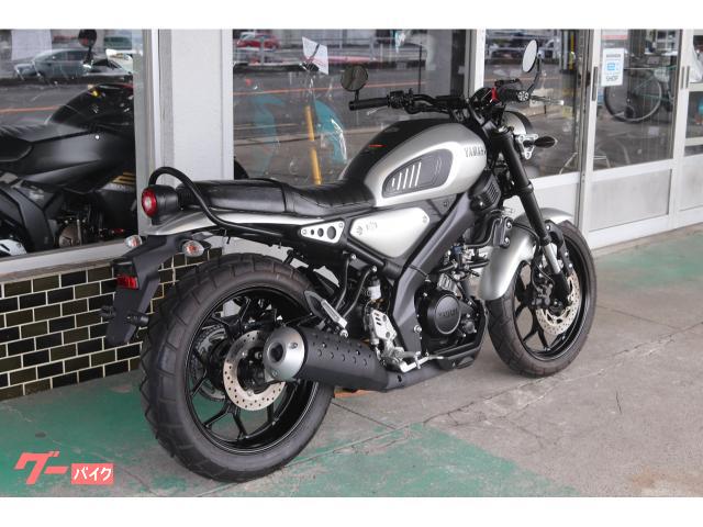 ヤマハ XSR125 2024年モデル シルバー マルチバー 社外