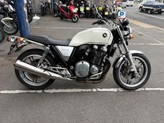 ホンダ　ＣＢ１１００　ＬＥＤヘッドライト　エンジンガード　Ｆブレーキメッシュホース